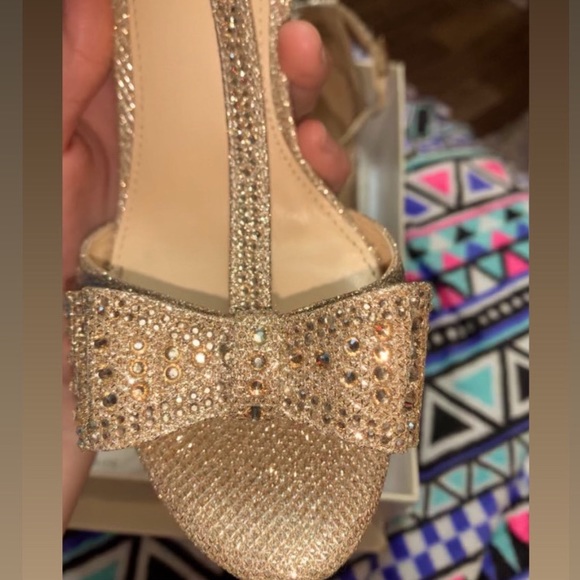 Gold sparkly heel - Picture 1 of 4